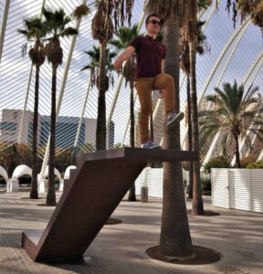 Me in Valencia on the stairs, RomanRoams travel blog