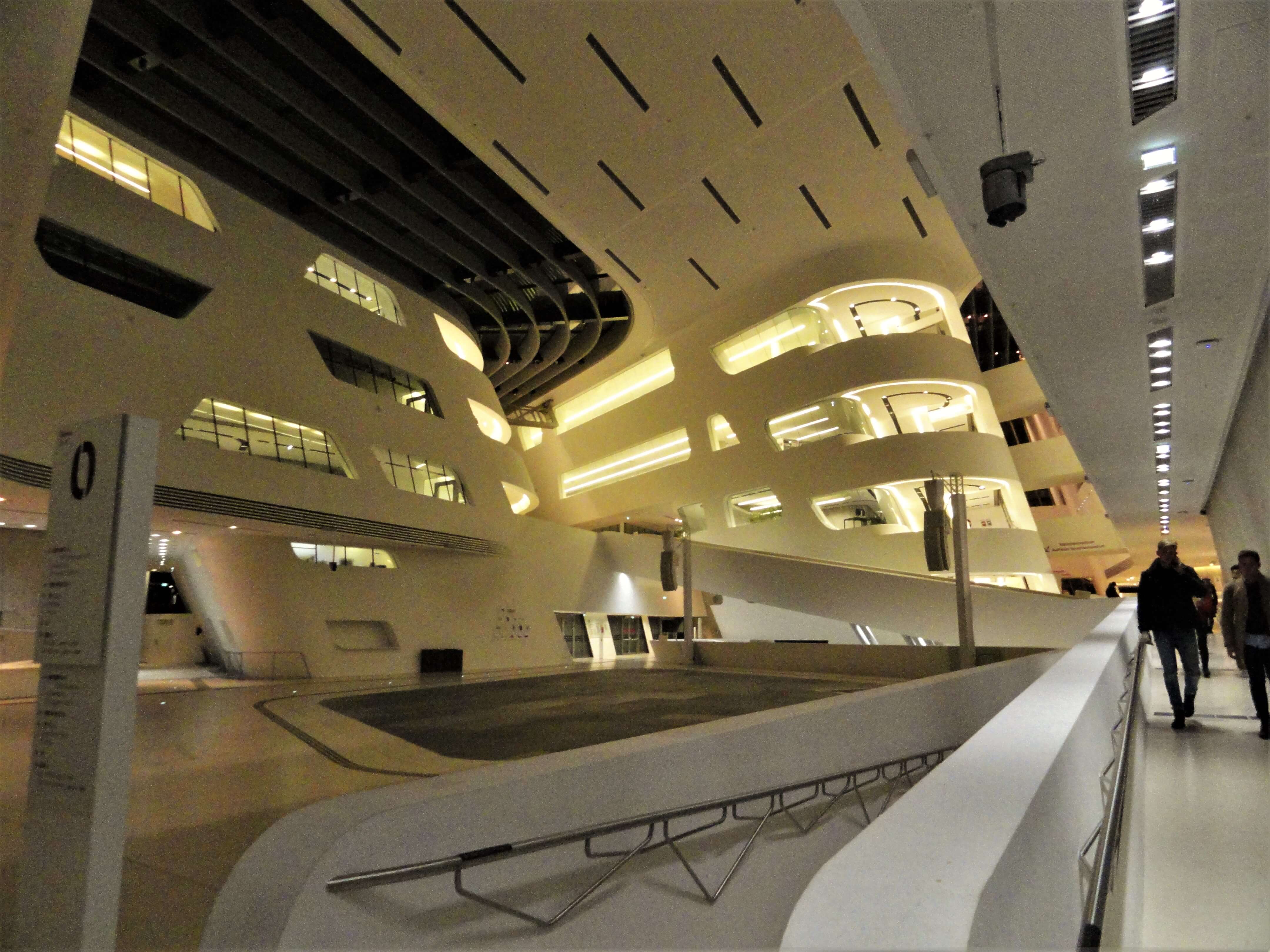 Библиотека экономического университета Вены вид изнутри, что посмотреть в Вене за выходные 