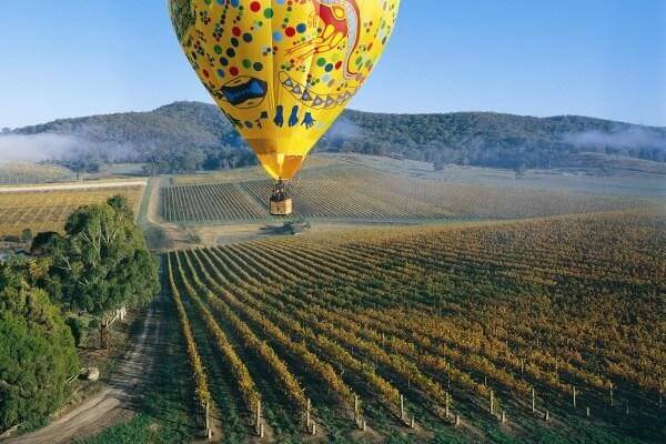 Yarra valley in australia, air baloon