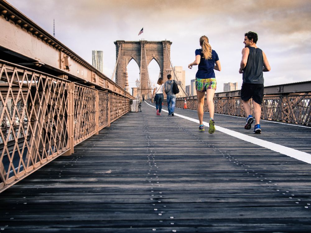 People running on the brooklyn bridge in New York in the morning