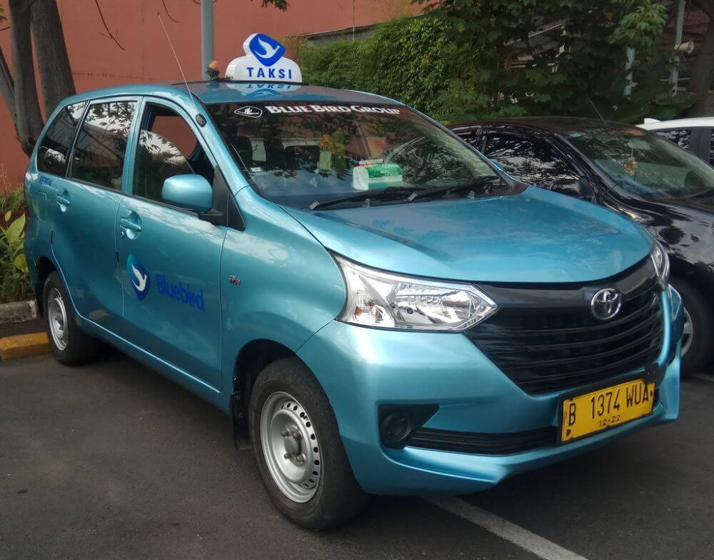 Blue Taxi in Indonesia, Toyota Avanza transmover bluebird in Jakarta