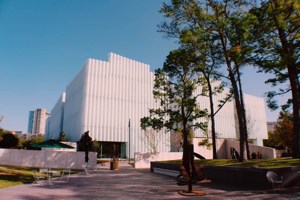 Building of Houston Fine Arts Museum, things to do