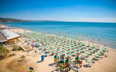 Duża plaża z ludźmi w Bułgarii, Słoneczny Brzeg